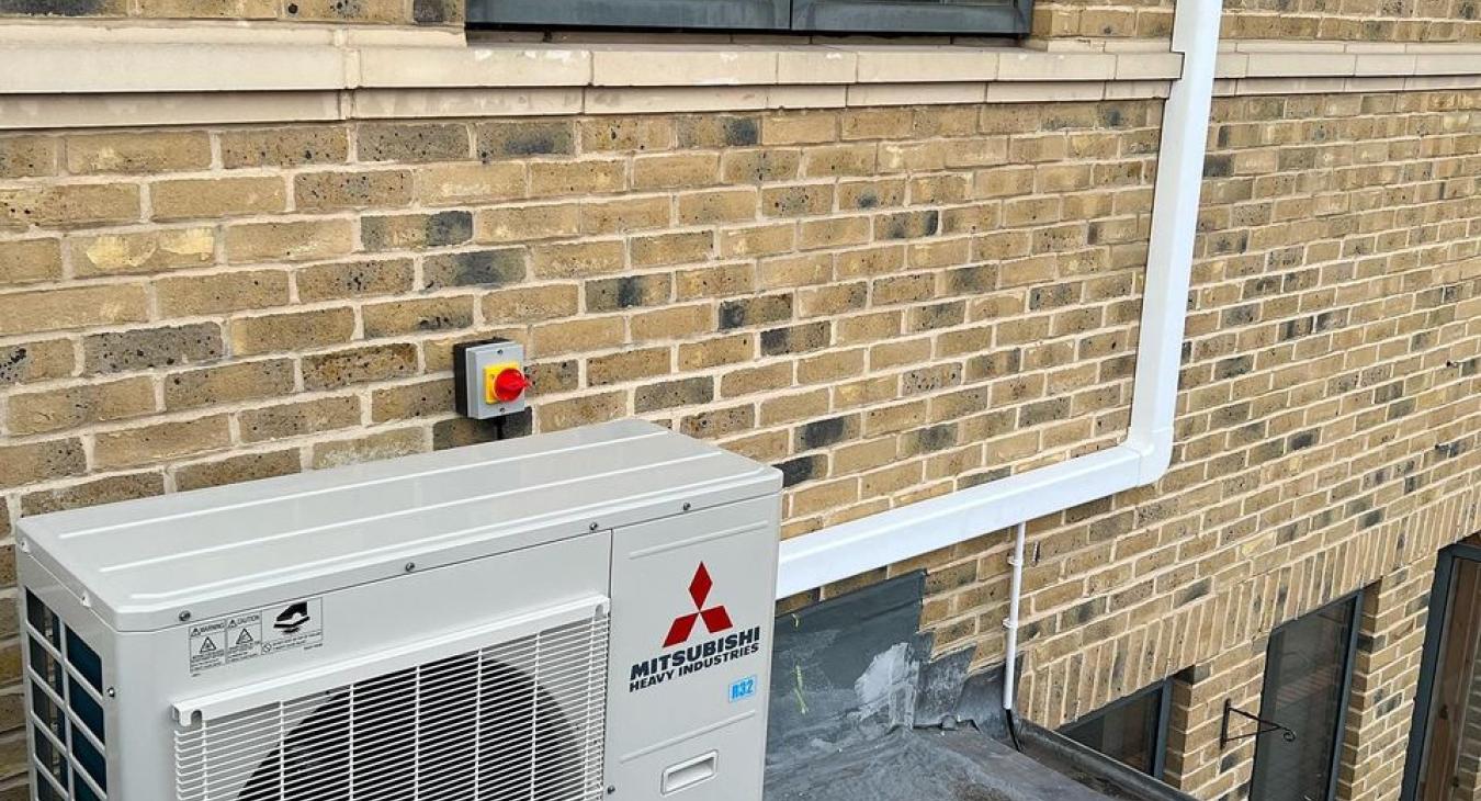 Domestic air conditioning unit install 
